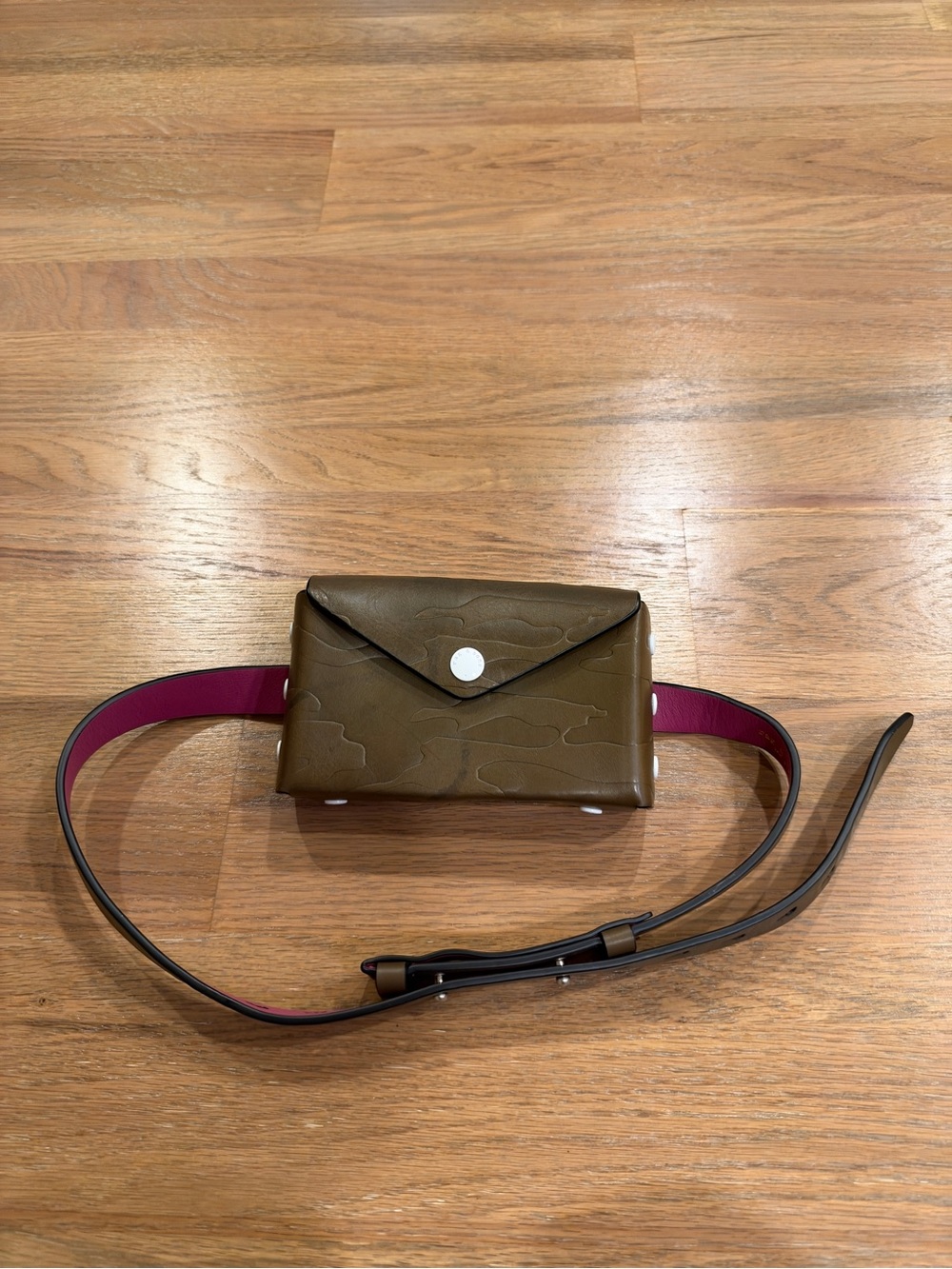 Atlas Belt Bag in Olive
RAG & BONE Olive Green Leather Belt Bag with Magenta Lin
